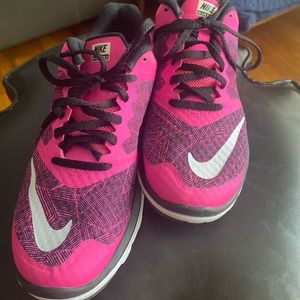 Nike pink FS lite run 3